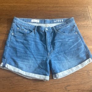 GAP sexy jean boyfriend shorts. In good condition